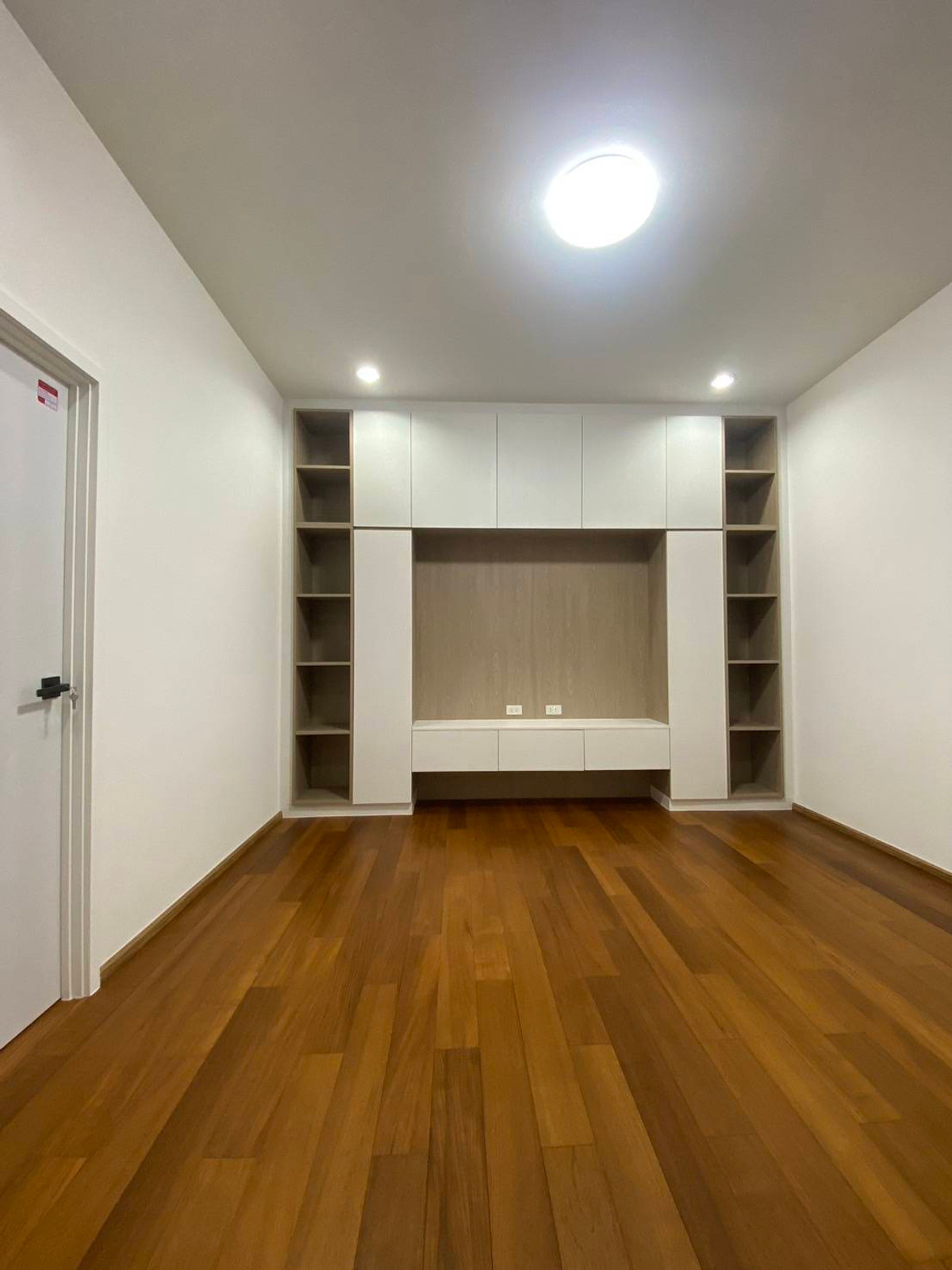 For SaleHouseOnnut, Udomsuk : ✨New house for sale in Pridi 14 area, 4 floors, 4 bedrooms, size 350 sq m., with furniture, has a built-in elevator, air conditioning throughout the house.