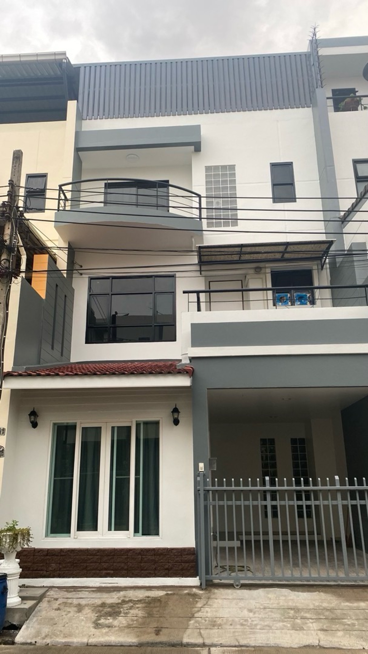 For RentHome OfficeBangna, Bearing, Lasalle : 4-story home office, beautifully decorated, for rent in Lasalle-Bangna area. Near Lasalle Square Shopping Center
