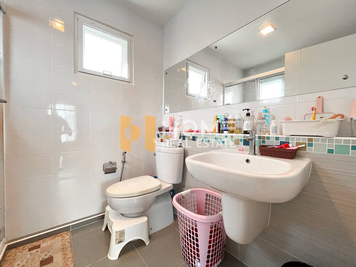 For SaleHouseLadkrabang, Suwannaphum Airport : Manthana Onnut - Wongwaen 4 / 3 Bedrooms (For Sale), Manthana Onnut - Wongwaen / 3 Bedrooms (FOR SALE) POON137