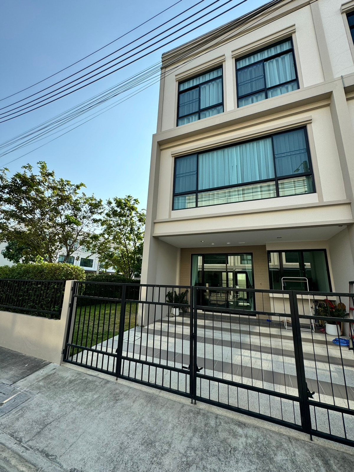 ให้เช่าทาวน์โฮมอ่อนนุช อุดมสุข : ให้เช่าทาวน์โฮม 3 ชั้นใหม่ Q Prime สุขุมวิท77 (46 ตร.ว.) 3 นอน 4 น้ำ หลังมุม มีสวนส่วนตัว