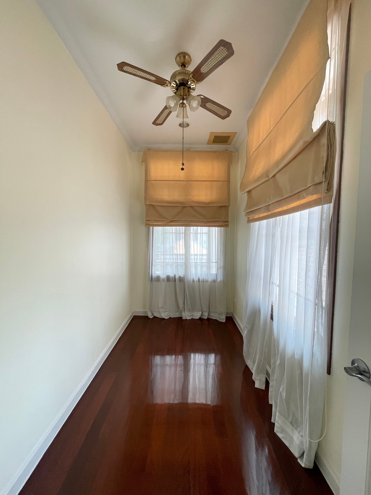 For RentHousePattanakan, Srinakarin : Single house for rent, Phatthanakan-Srinakarin, near Airport link Hua Mak, 5 bedrooms.
