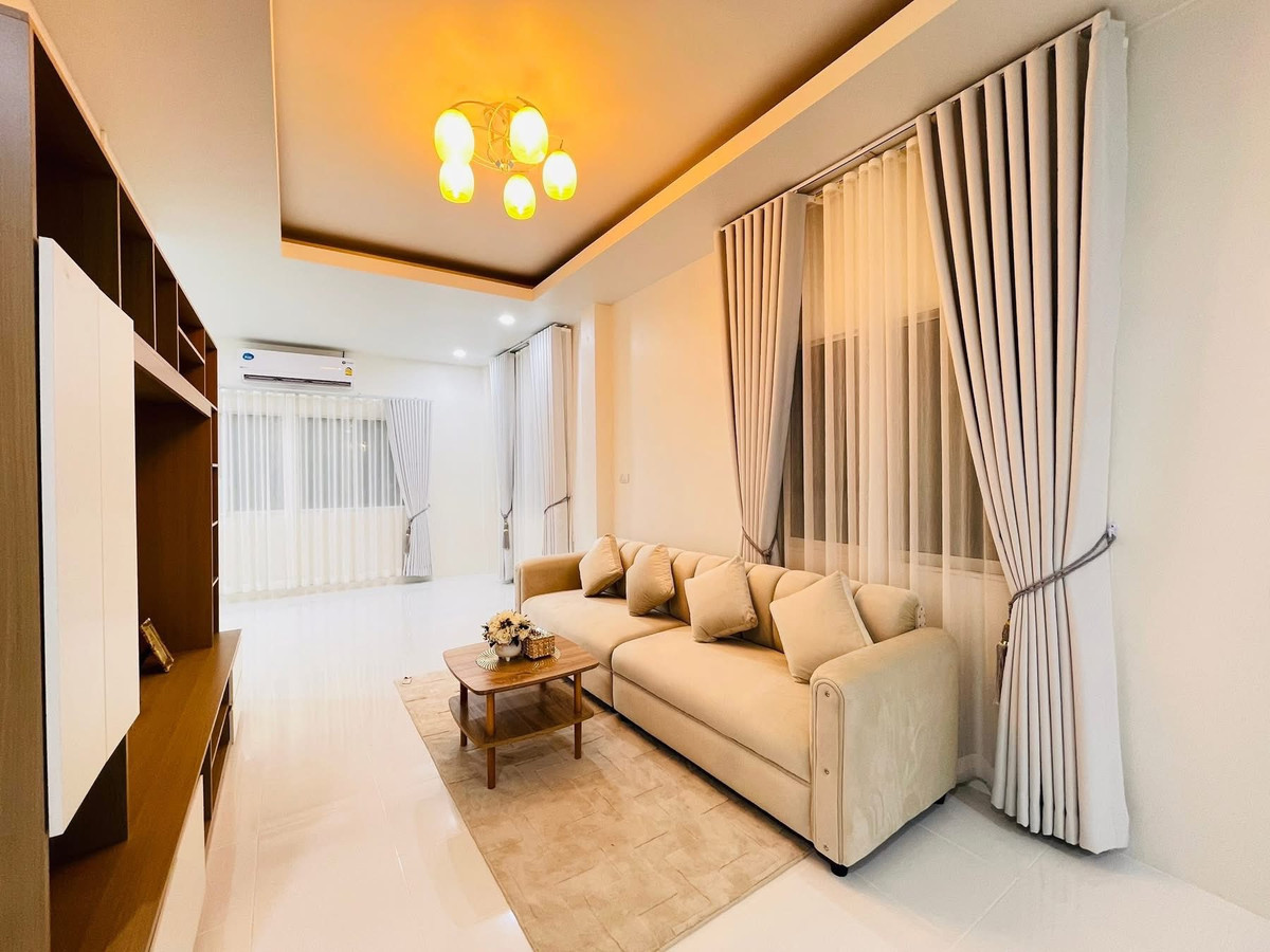 For SaleHousePattaya, Bangsaen, Chonburi : Ratanakorn Village 24 / 2 Bedrooms (FOR SALE) BEWN058