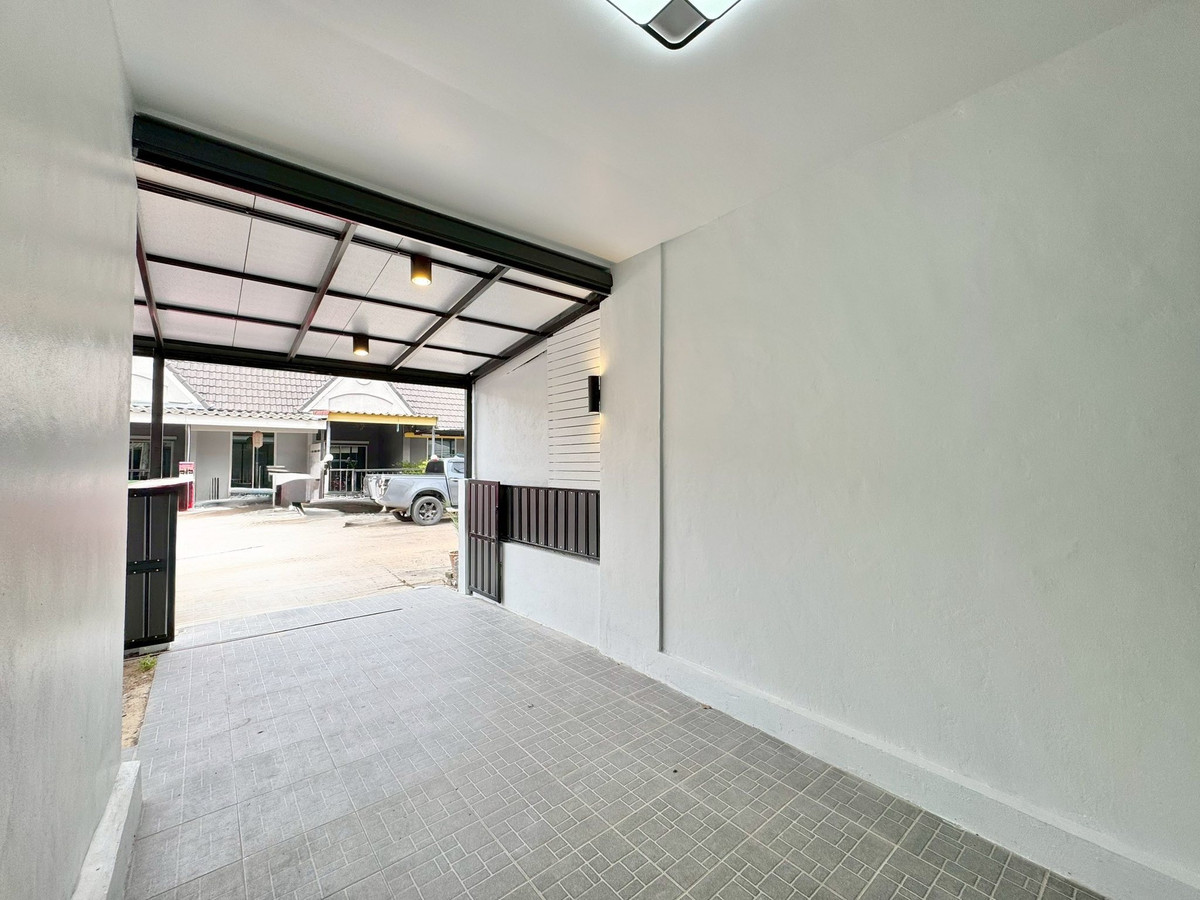 For SaleTownhomePattaya, Bangsaen, Chonburi : Siam Country Club - Soi Phonprapanimit 15 / 2 Bedrooms (FOR SALE) BEWN077