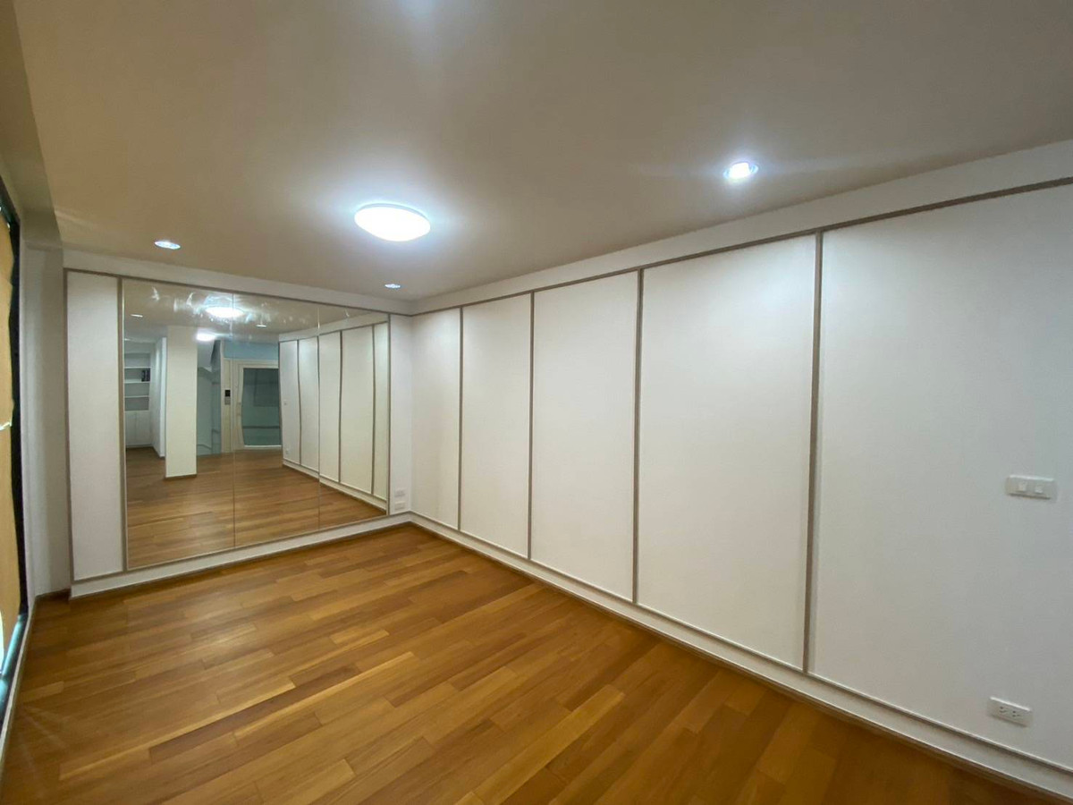 For SaleHouseOnnut, Udomsuk : ✨New house for sale in Pridi 14 area, 4 floors, 4 bedrooms, size 350 sq m., with furniture, has a built-in elevator, air conditioning throughout the house.