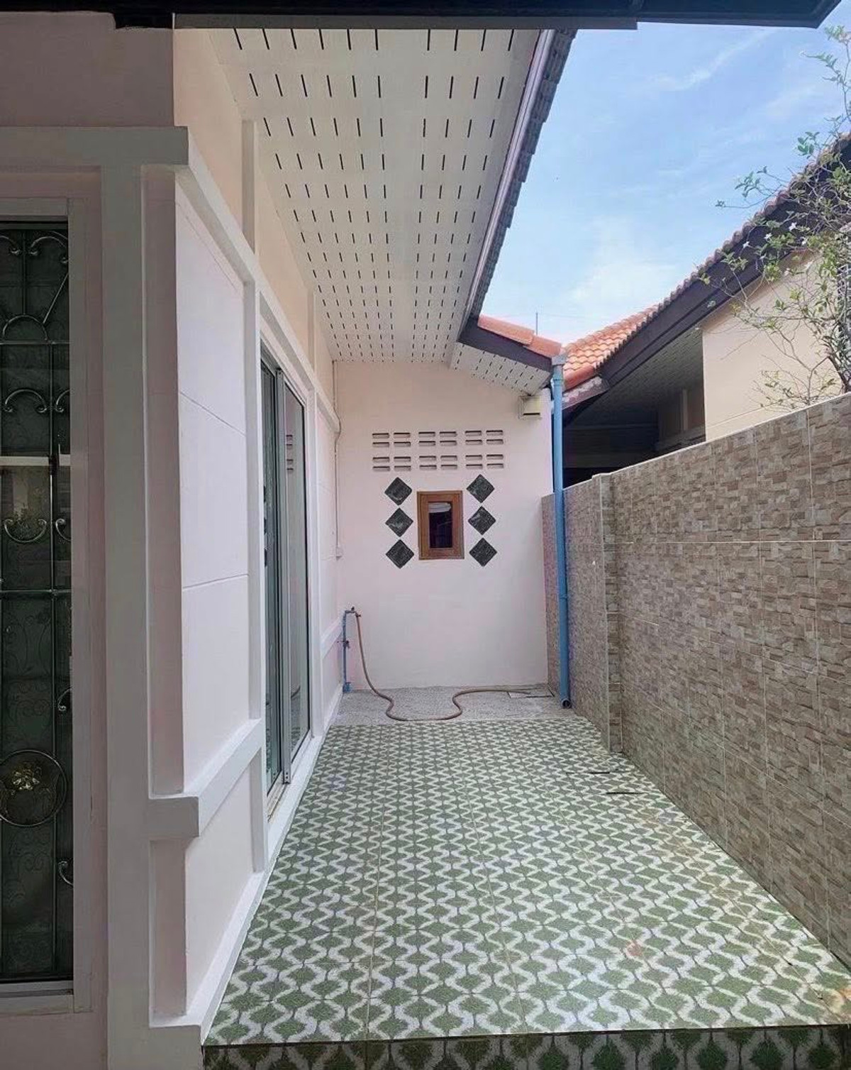 ขายบ้านพัทยา บางแสน ชลบุรี สัตหีบ : ลงทุนคุ้มค่า! ขายพร้อมผู้เช่า สัญญาระยะยาว 💰 ที.ดับบลิว. ปาร์ค วิว / 2 ห้องนอน (ขายพร้อมผู้เช่า), T.W. Park View / 2 Bedrooms (SALE WITH TENANT) BEWN075