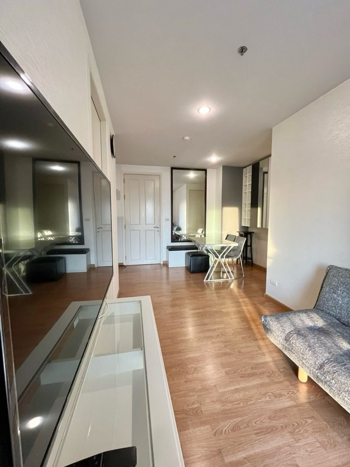 ให้เช่าคอนโดบางซื่อ วงศ์สว่าง เตาปูน : 📍โครงการ : The Parkland รัชดา - วงศ์สว่าง
🚝 ใกล้ : MRT สถานีวงศ์สว่าง 50 เมตร
💵 ราคาเช่า : 15,000 บาท / เดือน