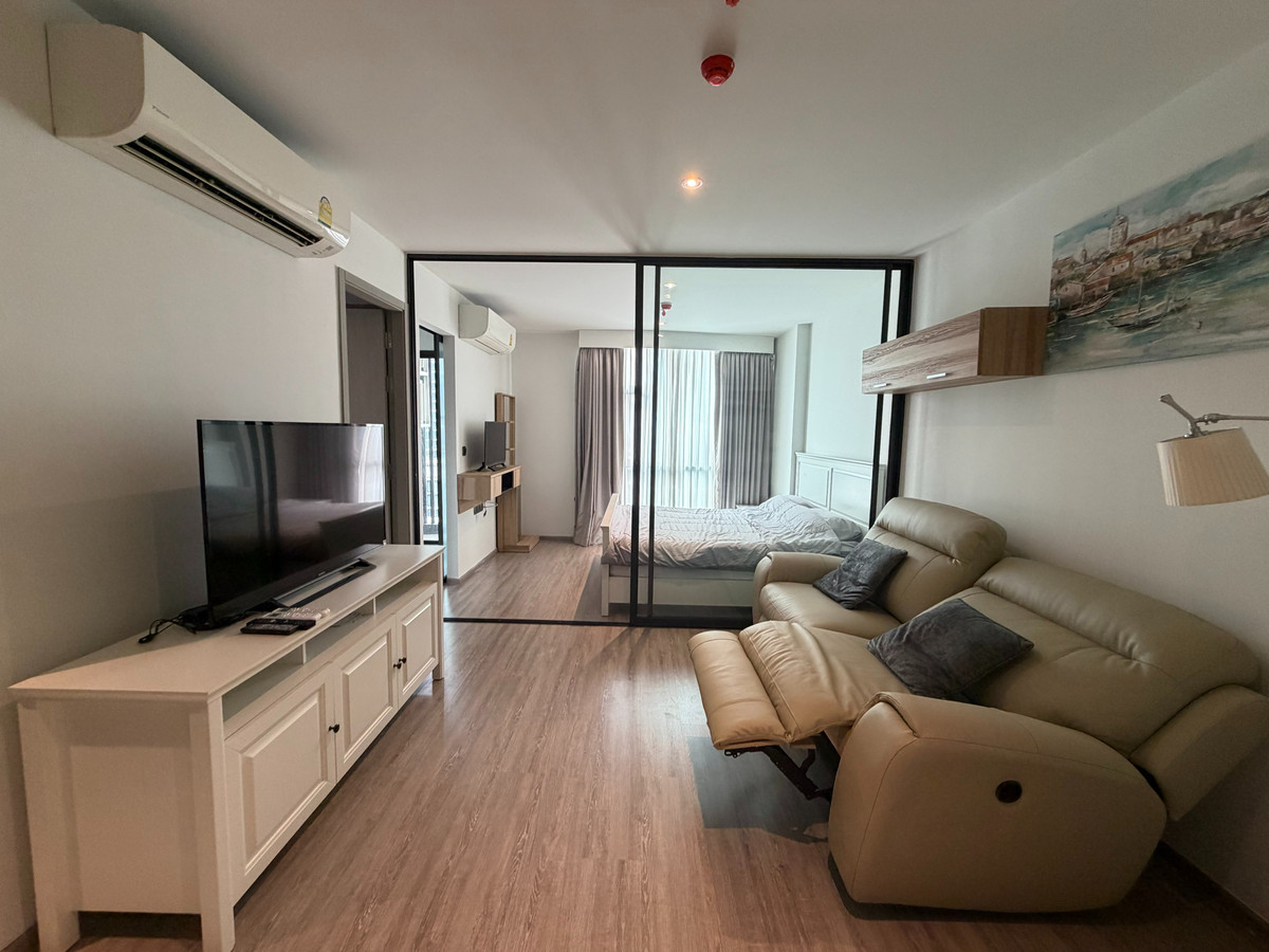 For RentCondoSukhumvit, Asoke, Thonglor : Condo for rent RHYTHM Ekkamai near BTS Ekkamai.