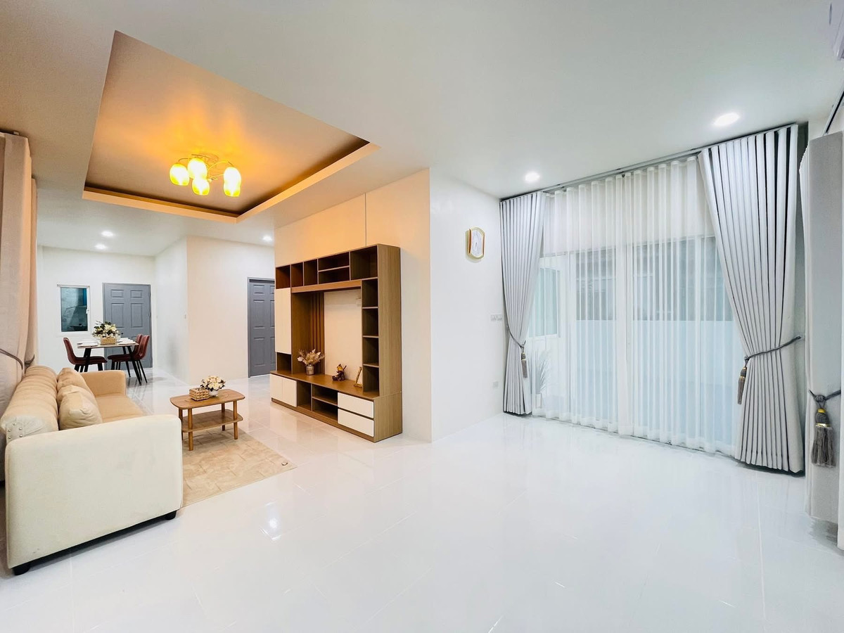 For SaleHousePattaya, Bangsaen, Chonburi : Ratanakorn Village 24 / 2 Bedrooms (FOR SALE) BEWN058