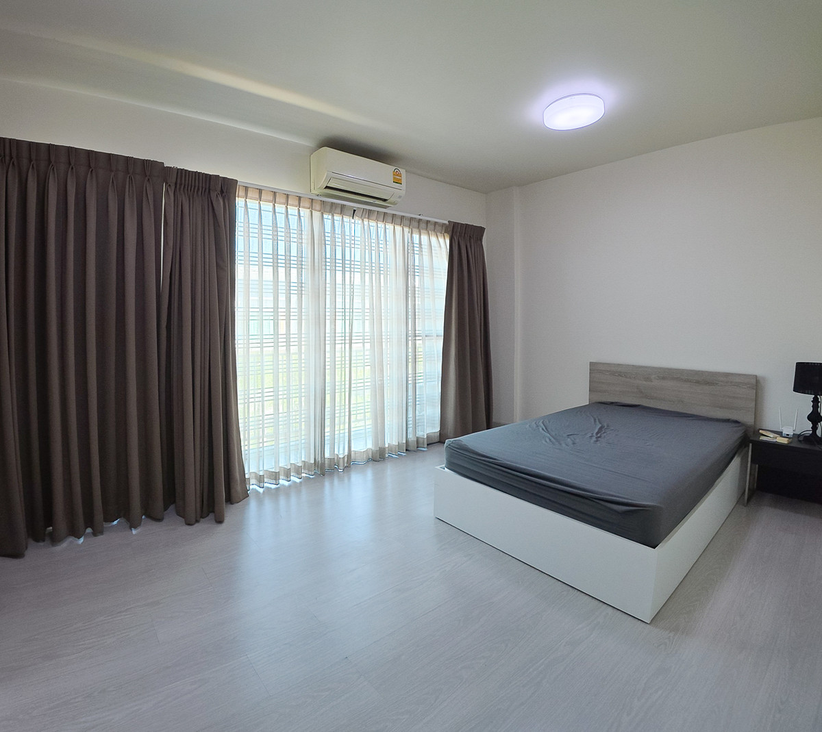 For SaleTownhomeSamut Prakan,Samrong : Cheap 3-story townhome for sale, Liabwongwaen Road, Bangna-On Nut, eco space project, near Mega Bangna, Ramkhamhaeng University 2.