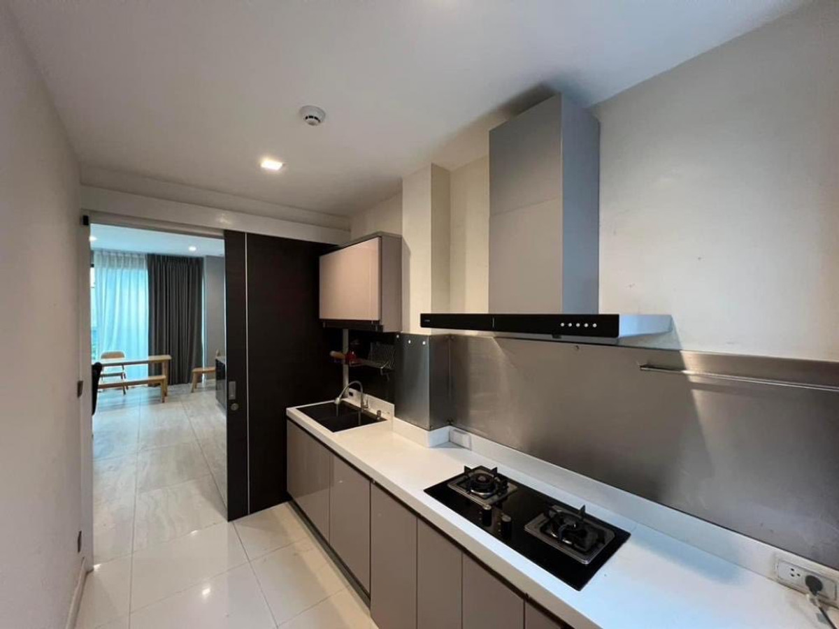 For RentHousePattanakan, Srinakarin : The Gentry Phatthanakan 2 House Design is simple, elegant, looks expensive. For rent at a good price Can raise pets 🐱🐶