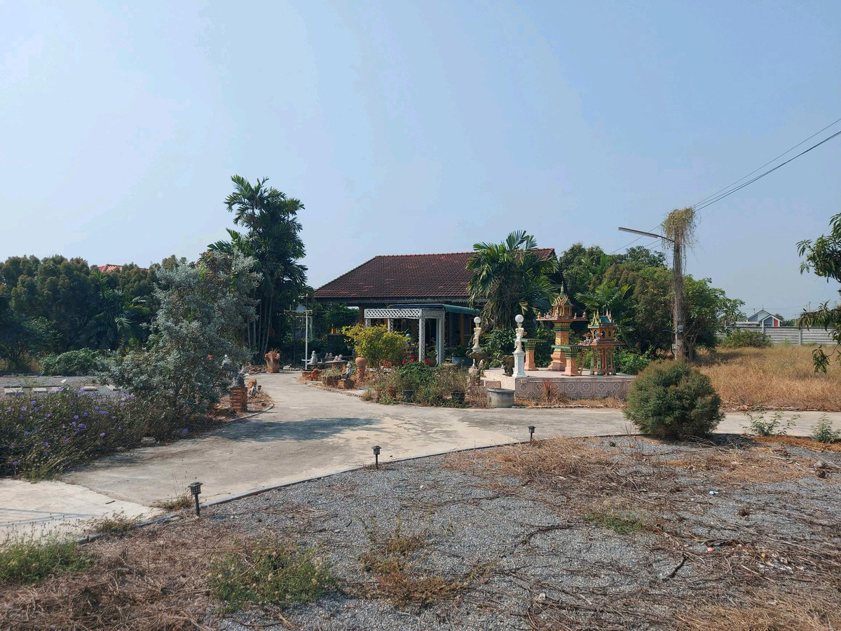 ขายบ้านนครปฐม : ขายบ้านเดี่ยวชั้นเดียว พร้อมที่ดินเกือบ 2 ไร่ ติดถนนลาดยาง อ.เมืองนครปฐม เฟอร์ครบ เข้าอยู่ได้ ราคา 4.69 ล้าน