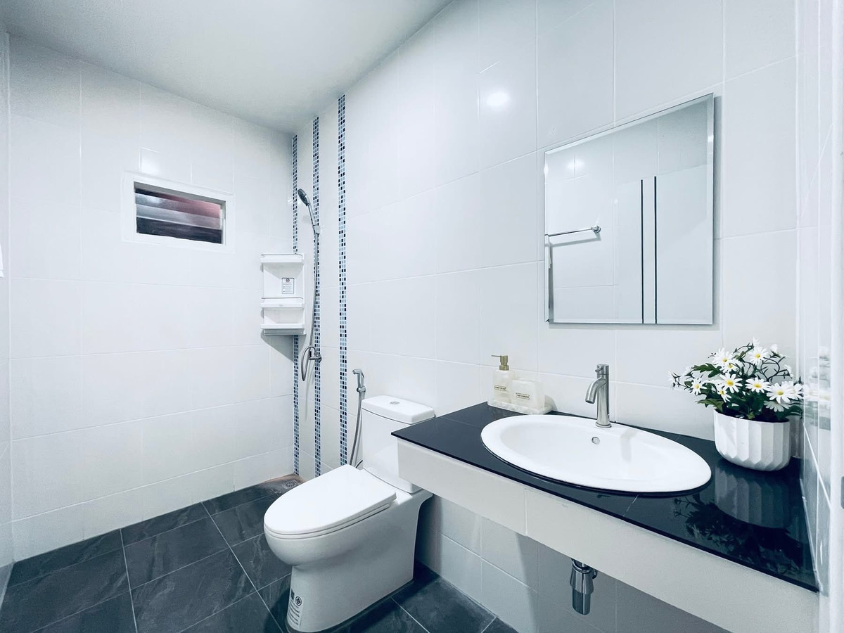 For SaleHousePattaya, Bangsaen, Chonburi : Ratanakorn Village 24 / 2 Bedrooms (FOR SALE) BEWN058