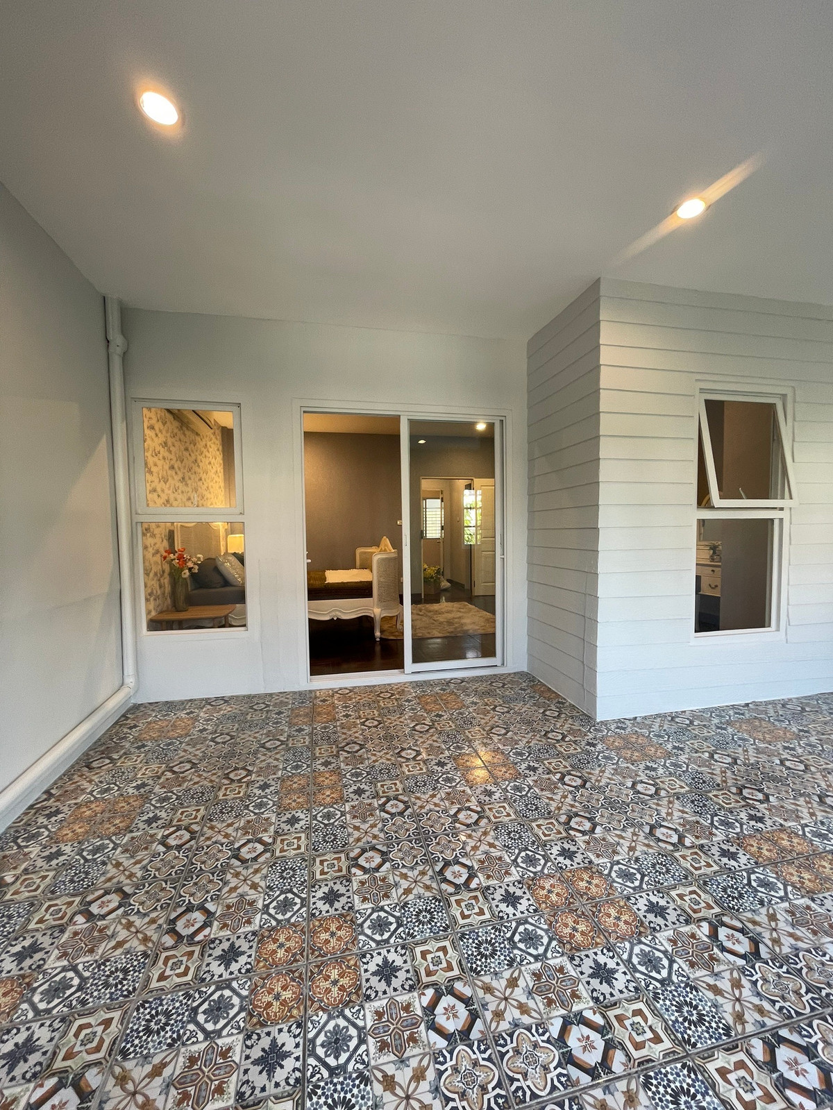 For RentShop HousePattanakan, Srinakarin : 3-storey commercial building for rent, next to Krungthep Kreetha Road, Soi 7, size 26 square meters, upper floor has 5 bedrooms, suitable for doing business. Beauty Clinic, Spa / Wellness, Full Service Beauty Salon Homey style cafe