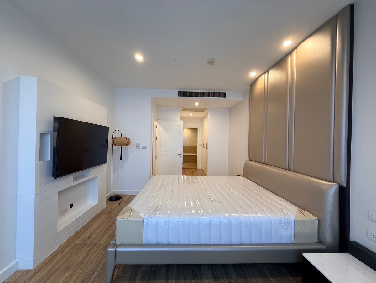 For RentCondoSathorn, Narathiwat : Condo for rent, Ascott Sathorn, near BTS St. Louis, near AIA building, beautiful room, newly renovated, ready to move in.