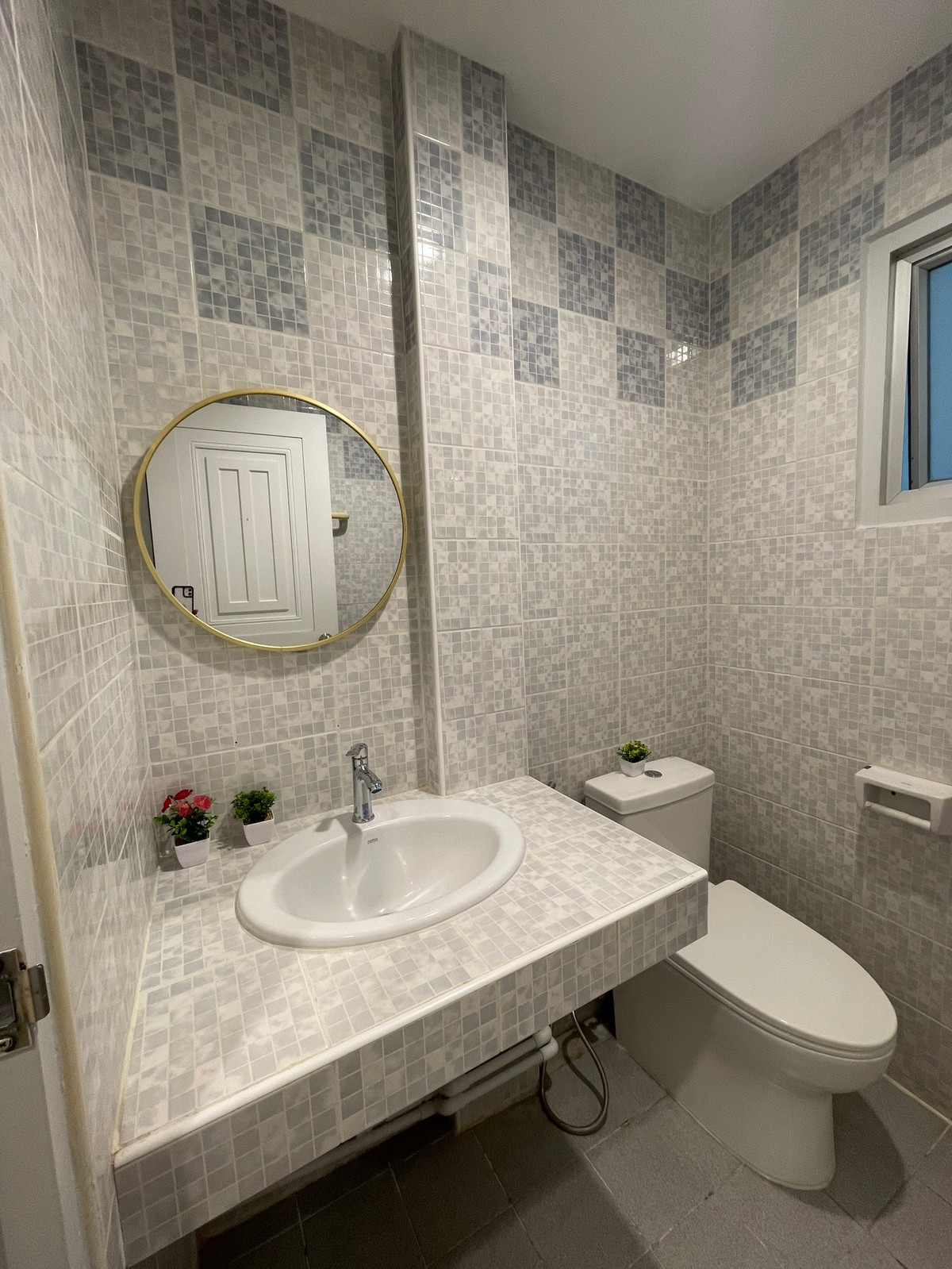 For RentShop HousePattanakan, Srinakarin : 3-storey commercial building for rent, next to Krungthep Kreetha Road, Soi 7, size 26 square meters, upper floor has 5 bedrooms, suitable for doing business. Beauty Clinic, Spa / Wellness, Full Service Beauty Salon Homey style cafe