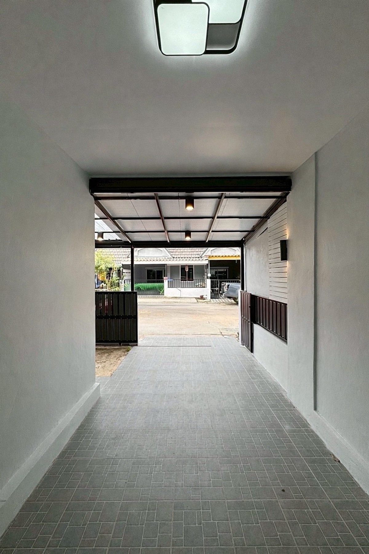 For SaleTownhomePattaya, Bangsaen, Chonburi : Siam Country Club - Soi Phonprapanimit 15 / 2 Bedrooms (FOR SALE) BEWN077