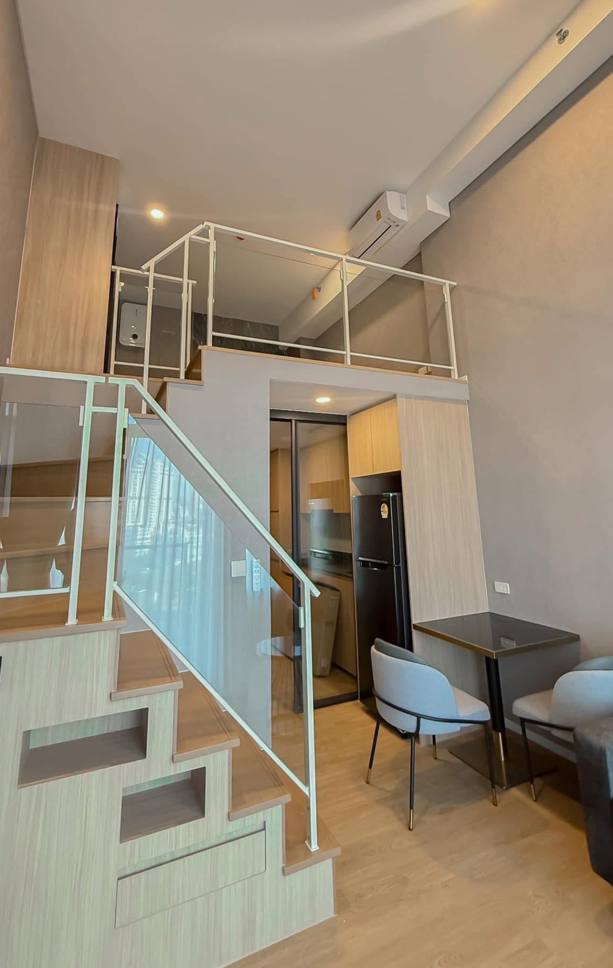 ให้เช่าคอนโดพระราม 9 เพชรบุรีตัดใหม่ RCA : 🟦🟩 [For Rent] Landmark @ MRTA Station (Siamese Rama 9) | Duplex 28 sq.m | 8th Floor | 25,000 THB/Month | Ref: T2175 | LINE: @323gqmho 🟩🟦