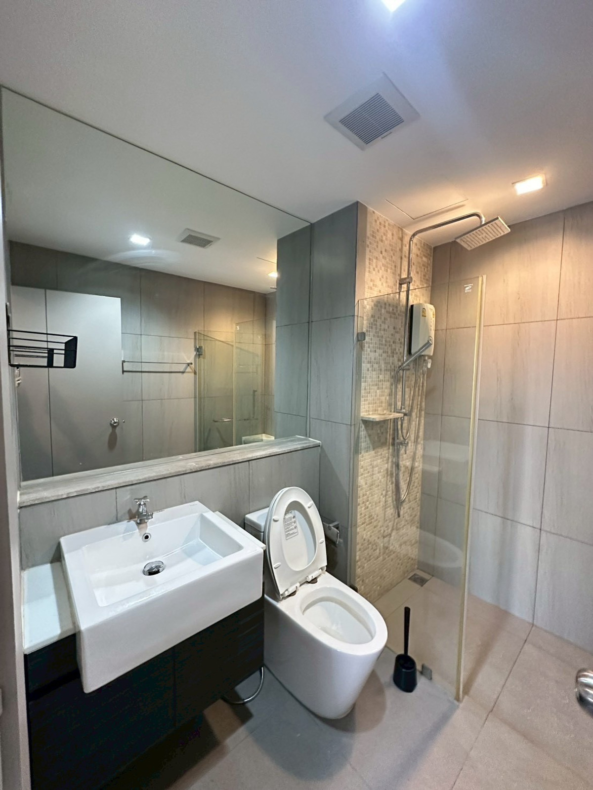 For RentCondoRattanathibet, Sanambinna : For rent, The Politant Rive, high floor, new room, fully furnished.