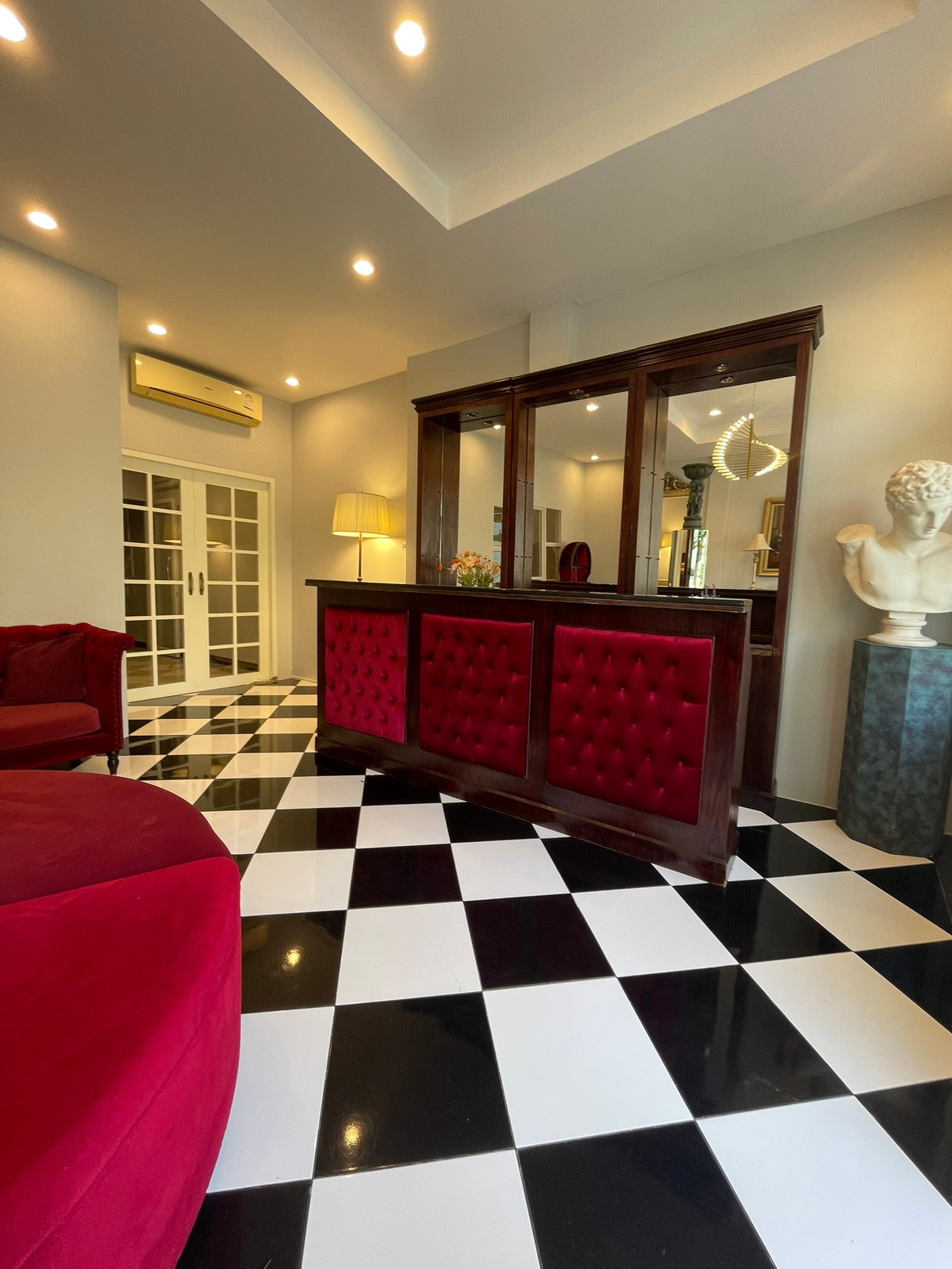 For RentShop HousePattanakan, Srinakarin : 3-storey commercial building for rent, next to Krungthep Kreetha Road, Soi 7, size 26 square meters, upper floor has 5 bedrooms, suitable for doing business. Beauty Clinic, Spa / Wellness, Full Service Beauty Salon Homey style cafe