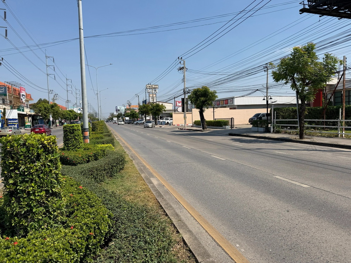 ให้เช่าที่ดินนวมินทร์ รามอินทรา : ให้เช่าที่ดินเปล่าถมแล้ว แบ่งเช่าได้ ติดถนนคู้บอน ย่านหมู่บ้านและห้างสรรพสินค้า