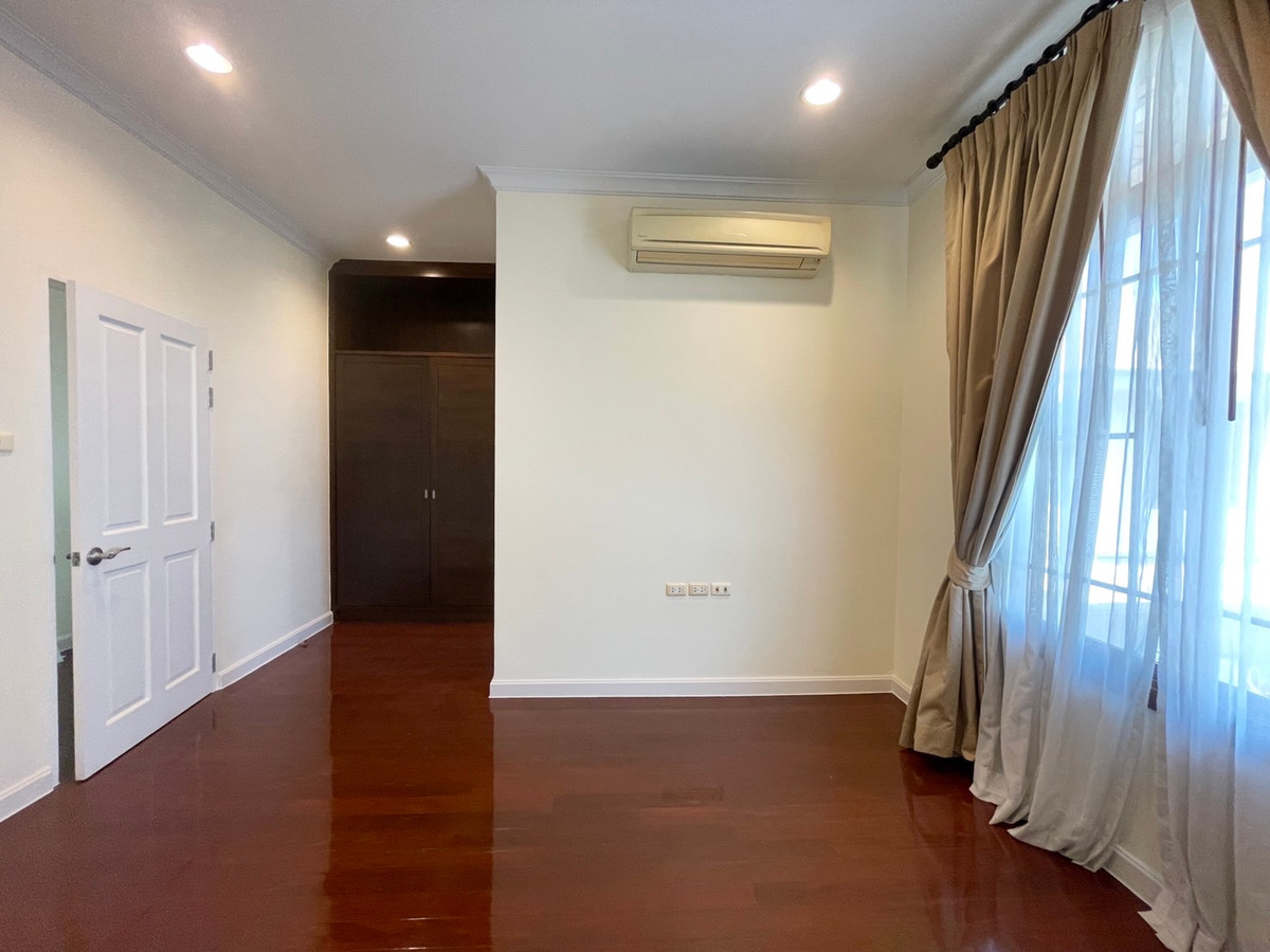For RentHousePattanakan, Srinakarin : Single house for rent, Phatthanakan-Srinakarin, near Airport link Hua Mak, 5 bedrooms.