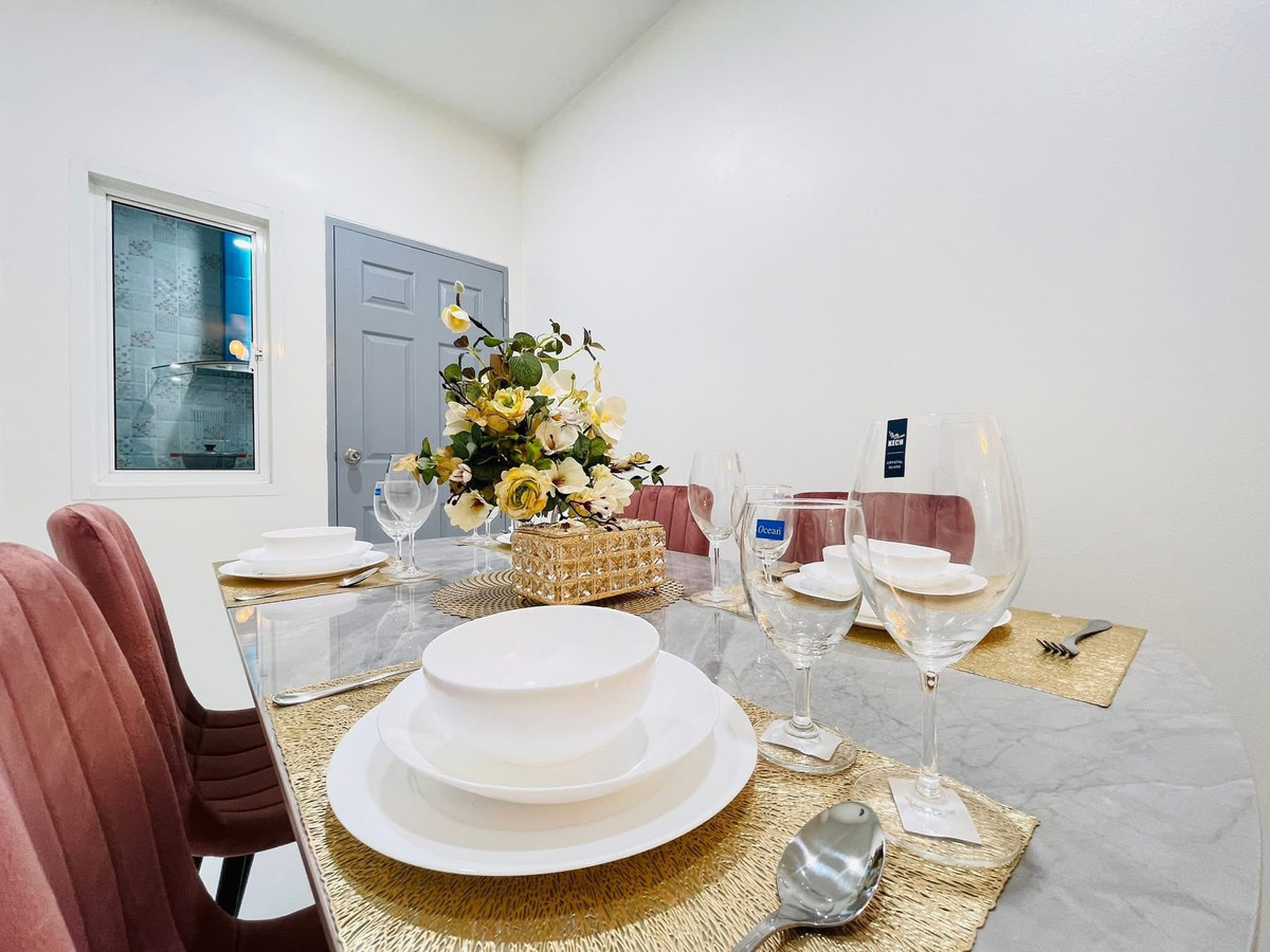 For SaleHousePattaya, Bangsaen, Chonburi : Ratanakorn Village 24 / 2 Bedrooms (FOR SALE) BEWN058