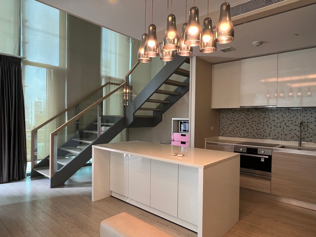 ขายคอนโดสุขุมวิท อโศก ทองหล่อ : คอนโด 2 ห้องนอน ดูแพล็กซ์ มีระเบียง ใกล้รถไฟฟ้าอโศก