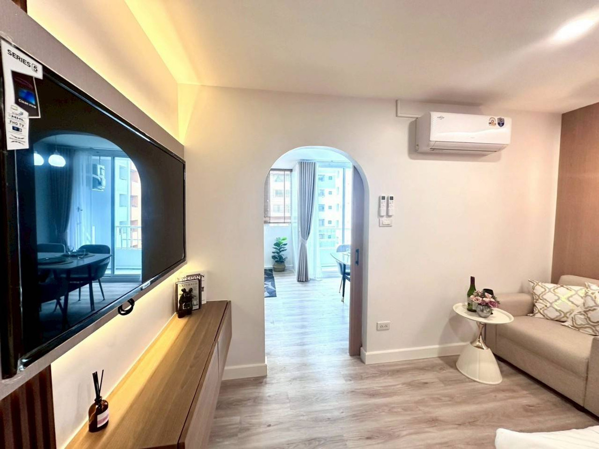 ให้เช่าคอนโดเชียงใหม่ : JC Hill Place Condo ห้องใหญ่ แบ่งโซนห้องนอน โต๊ะทานข้าวใหญ่ โซนครัวกว้าง ฟังก์ชั่นครบ โซนเจ็ดยอด ห่าง มช. 800 เมตร