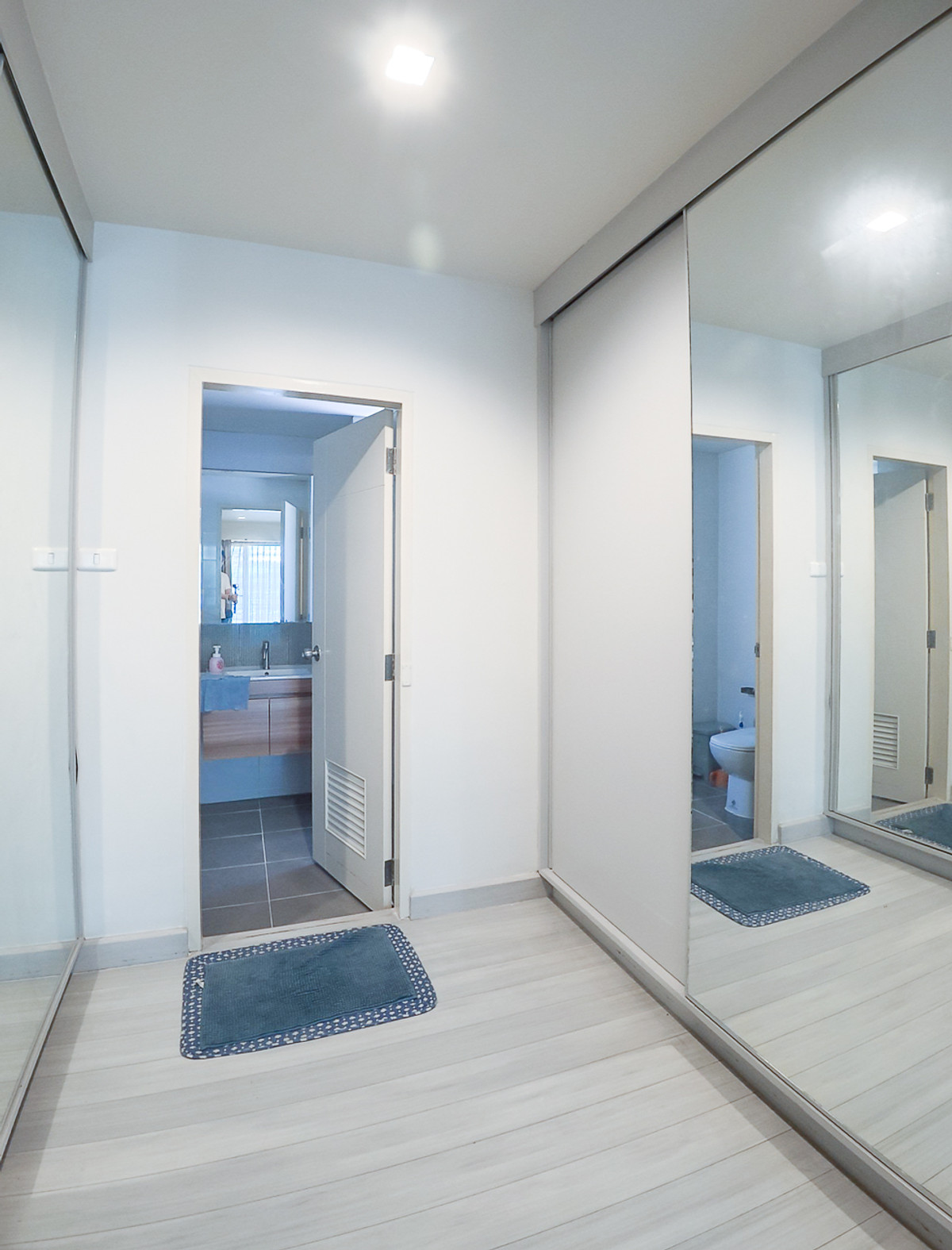 For SaleTownhomeSamut Prakan,Samrong : Cheap 3-story townhome for sale, Liabwongwaen Road, Bangna-On Nut, eco space project, near Mega Bangna, Ramkhamhaeng University 2.