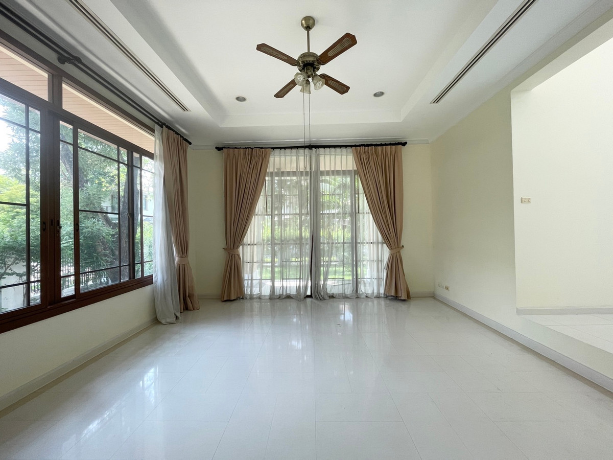 For RentHousePattanakan, Srinakarin : Single house for rent, Phatthanakan-Srinakarin, near Airport link Hua Mak, 5 bedrooms.