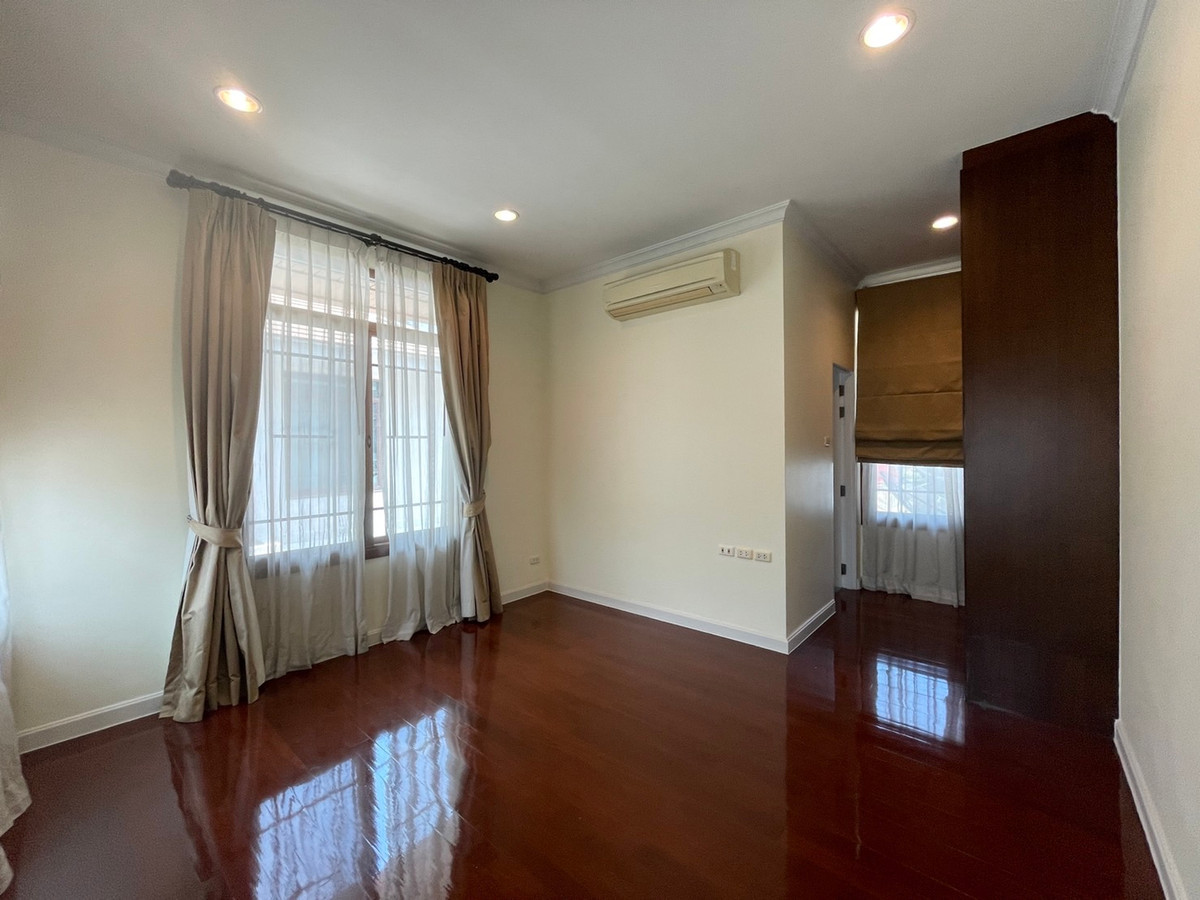 For RentHousePattanakan, Srinakarin : Single house for rent, Phatthanakan-Srinakarin, near Airport link Hua Mak, 5 bedrooms.
