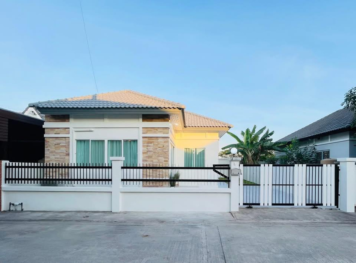 ขายบ้านพัทยา บางแสน ชลบุรี สัตหีบ : รัตนากรวิลเลจ 24 / 2 ห้องนอน (ขาย), Ratanakorn Village 24 / 2 Bedrooms (FOR SALE) BEWN058