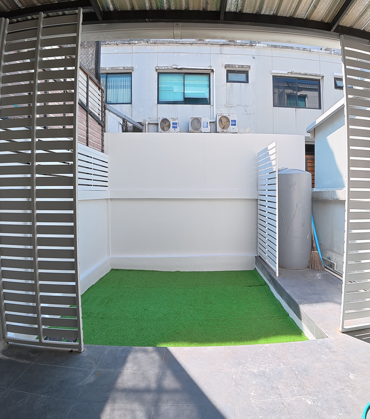 For SaleTownhomeSamut Prakan,Samrong : Cheap 3-story townhome for sale, Liabwongwaen Road, Bangna-On Nut, eco space project, near Mega Bangna, Ramkhamhaeng University 2.