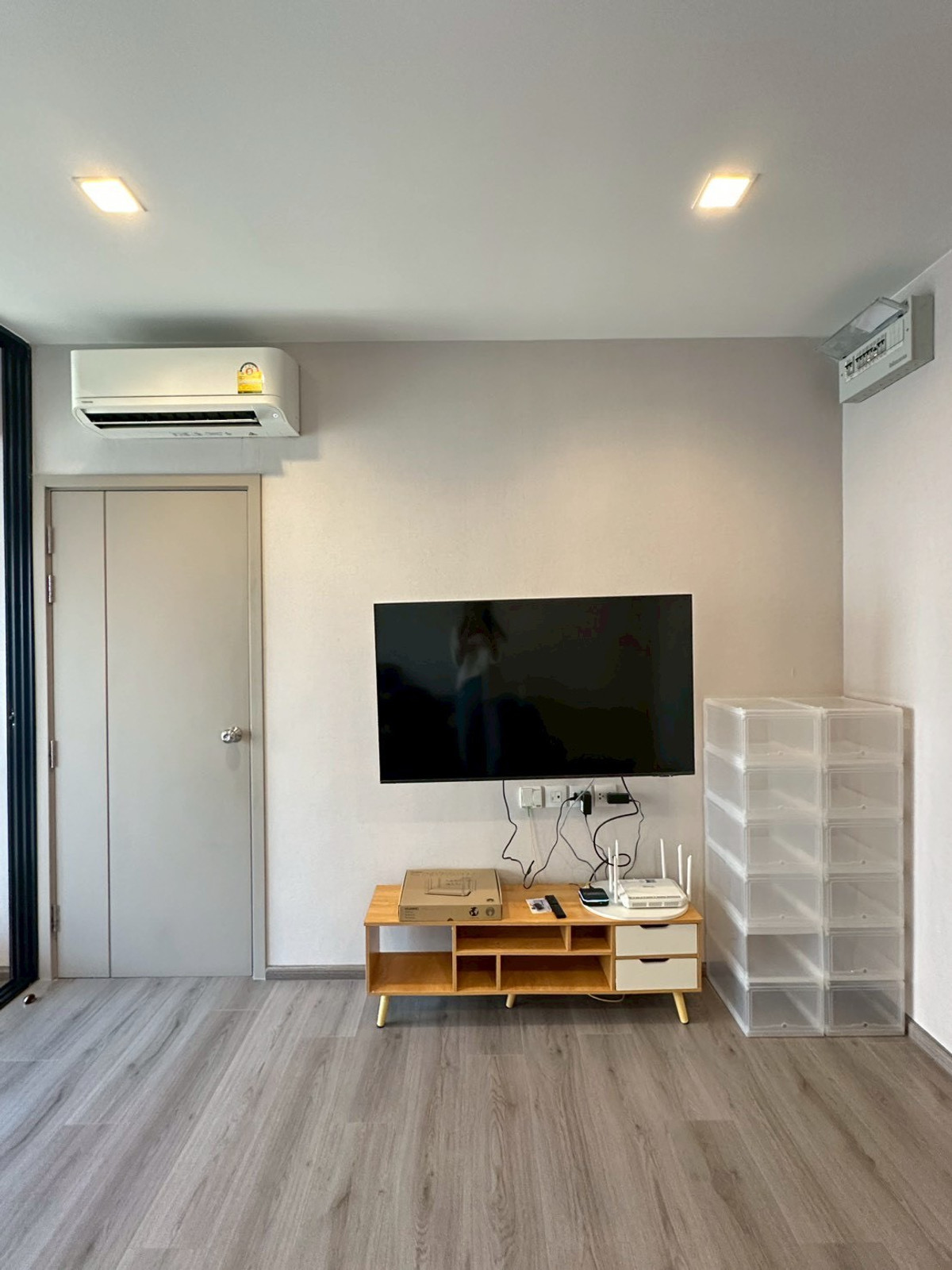 For RentCondoRattanathibet, Sanambinna : For rent, The Politant Rive, high floor, new room, fully furnished.