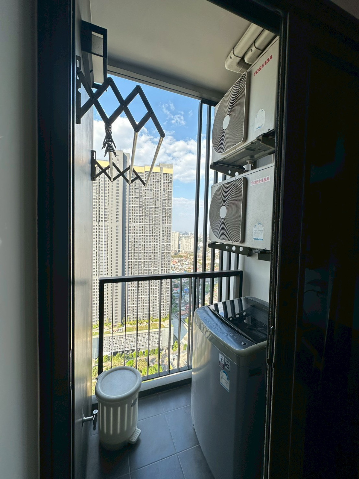 For RentCondoRattanathibet, Sanambinna : For rent, The Politant Rive, high floor, new room, fully furnished.