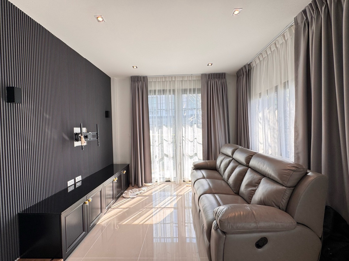 For RentSamut Prakan,Samrong : 💥ForRent💥3Bed •  Grande Pleno Sukhumvit–Bangna 🏡 Near Mega Bangna 🐶🐱 Pet Friendly* Ready to move in ‼️  Fully Furnished ✨