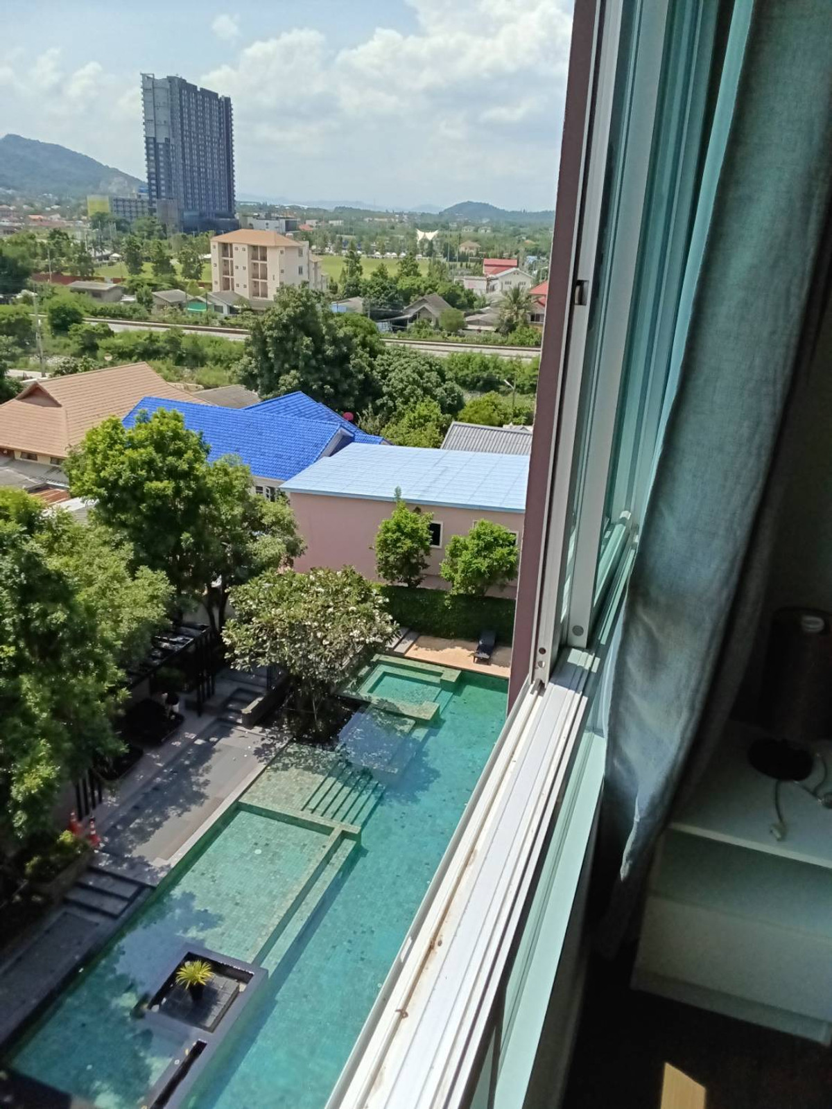 ขายคอนโดหัวหิน ประจวบคีรีขันธ์ : ขายถูกต่ำกว่าราคาประเมิน คอนโด บ้านคุ้นเคย หัวหิน ของแสนสิริ  พร้อมเฟอร์ฯ ครบ  1.64 ล้าน  วิวสระน้ำ และภูเขา  อยู่ใจกลาง หัวหิน  ใกล้ ตลาดซิคาด้า  