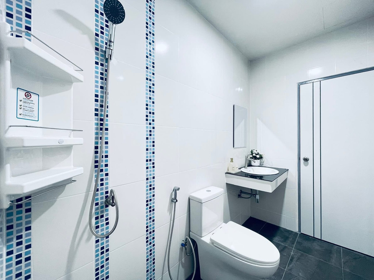 For SaleHousePattaya, Bangsaen, Chonburi : Ratanakorn Village 24 / 2 Bedrooms (FOR SALE) BEWN058