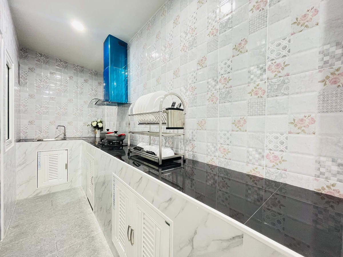 For SaleHousePattaya, Bangsaen, Chonburi : Ratanakorn Village 24 / 2 Bedrooms (FOR SALE) BEWN058