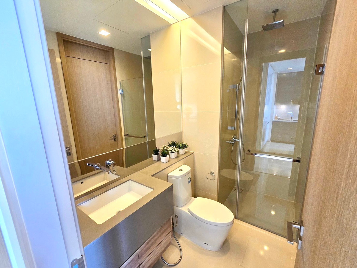 For RentCondoSukhumvit, Asoke, Thonglor : Condo for rent, The Esse Asoke, fully furnished. Ready to move in, beautiful view, no buildings blocking it.