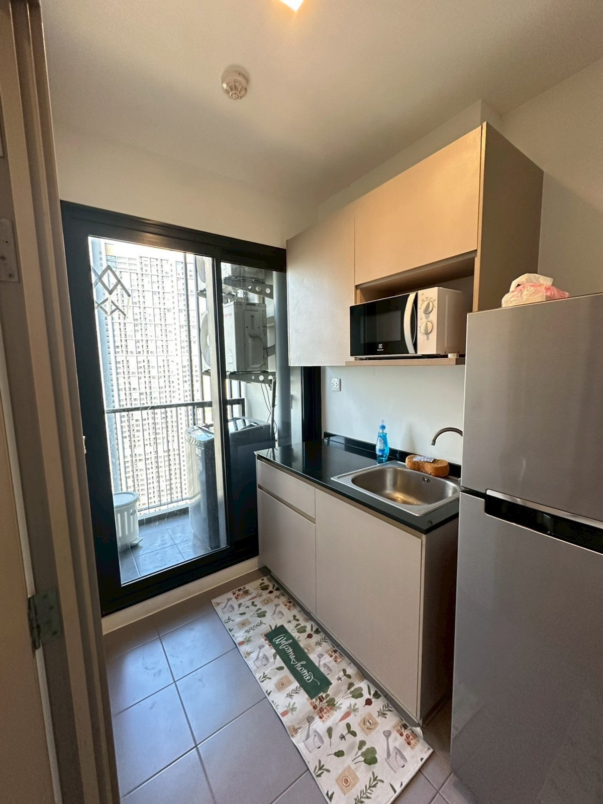 For RentCondoRattanathibet, Sanambinna : For rent, The Politant Rive, high floor, new room, fully furnished.