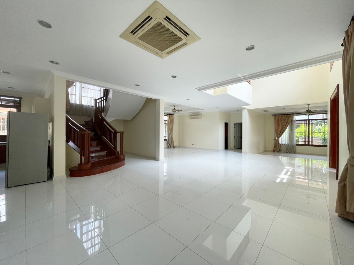 For RentHousePattanakan, Srinakarin : Single house for rent, Phatthanakan-Srinakarin, near Airport link Hua Mak, 5 bedrooms.