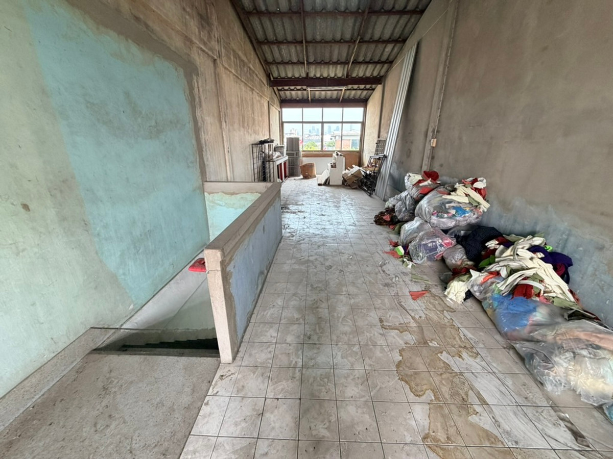 ขายอาคารพาณิชย์วงเวียนใหญ่ เจริญนคร : ขาย อาคารพาณิชย์ 4 ชั้น 13.3 ตารางวา ซ.สมเด็จเจ้าพระยา6 พื้นที่กรุงเทพฯชั้นใน