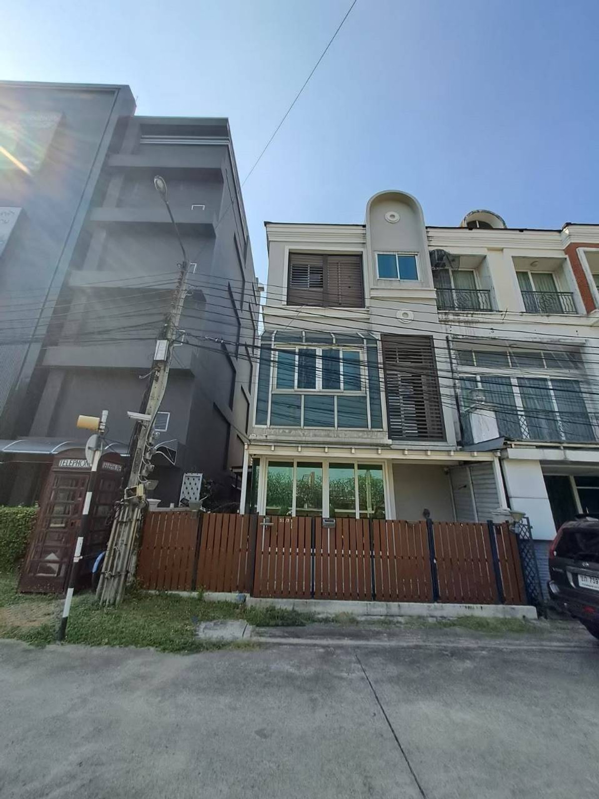 ขายทาวน์โฮมนวมินทร์ รามอินทรา : นีโอ คลาสสิคโฮม ทาวน์โฮม 3 ชั้น หลังแรกของโครงการ หัวมุม ติดรถไฟฟ้า