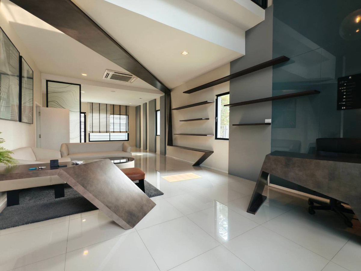 Home OfficeBangna, Bearing, Lasalle : For sale/rent, 4-story home office, Cascade Bangna (Cascade Bangna), 270 sq m, next to the main road, near Mega Bangna, parking for more than 300 cars.