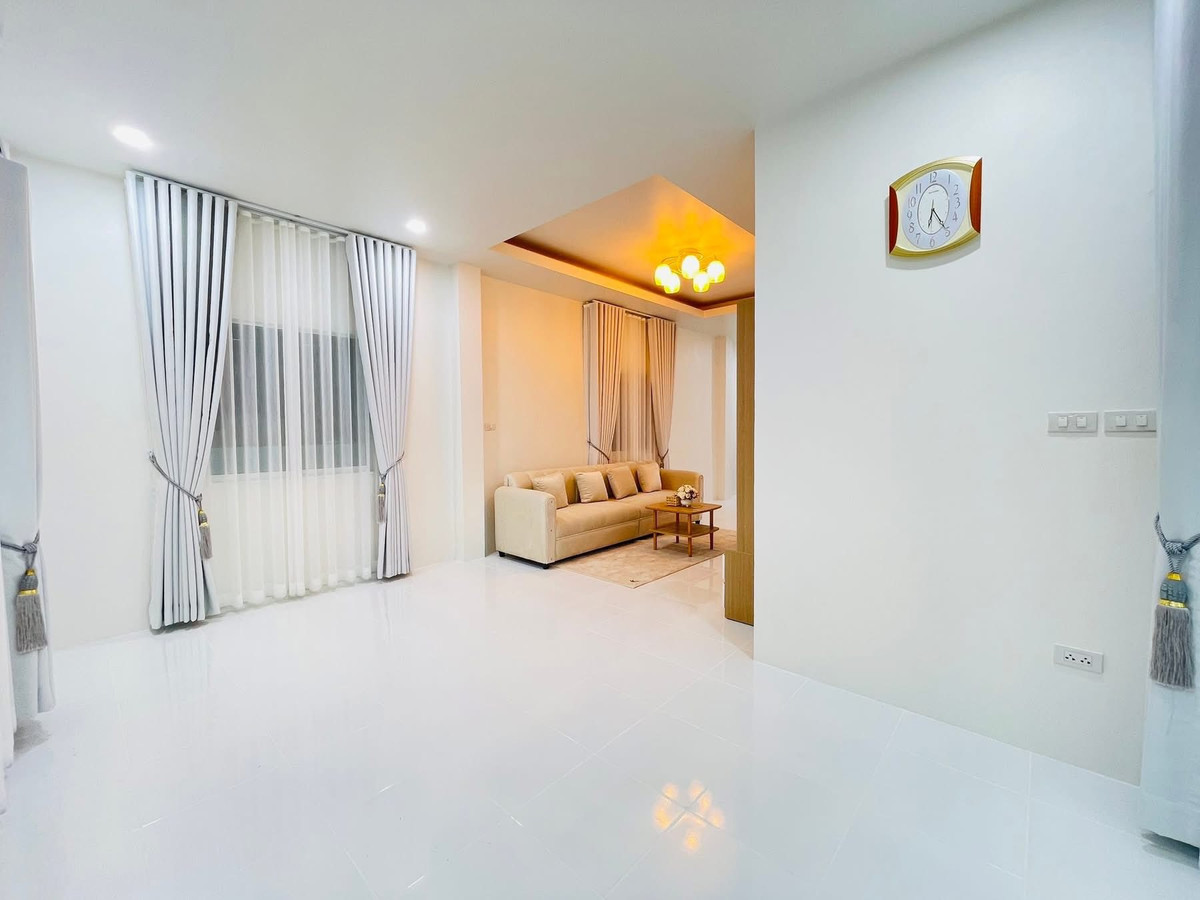For SaleHousePattaya, Bangsaen, Chonburi : Ratanakorn Village 24 / 2 Bedrooms (FOR SALE) BEWN058