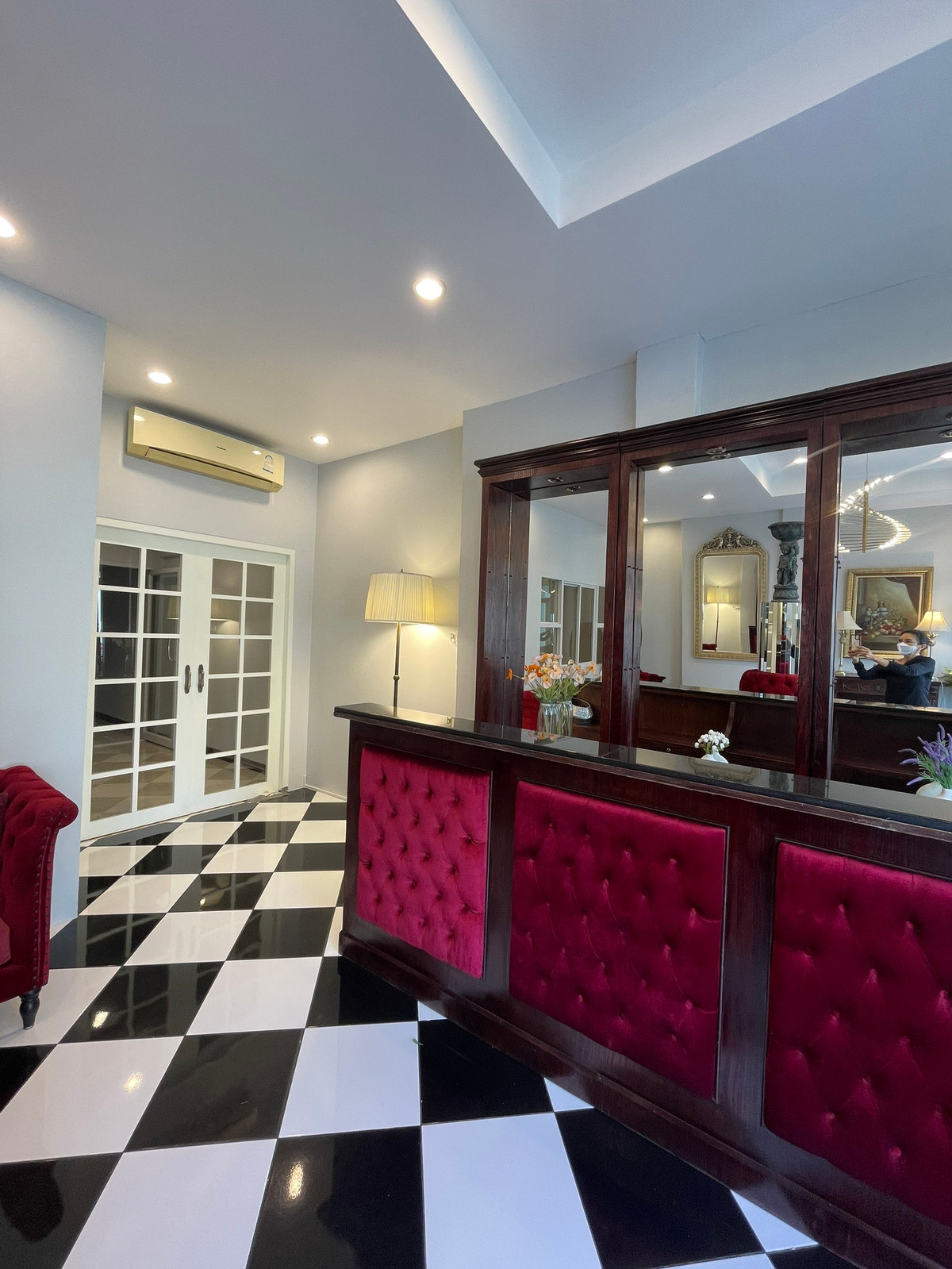 For RentShop HousePattanakan, Srinakarin : 3-storey commercial building for rent, next to Krungthep Kreetha Road, Soi 7, size 26 square meters, upper floor has 5 bedrooms, suitable for doing business. Beauty Clinic, Spa / Wellness, Full Service Beauty Salon Homey style cafe