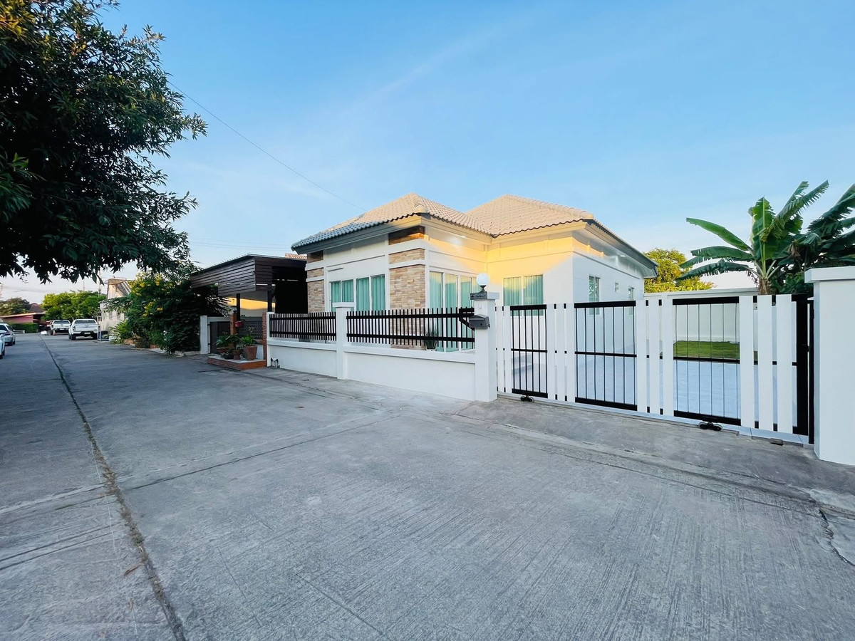 For SaleHousePattaya, Bangsaen, Chonburi : Ratanakorn Village 24 / 2 Bedrooms (FOR SALE) BEWN058