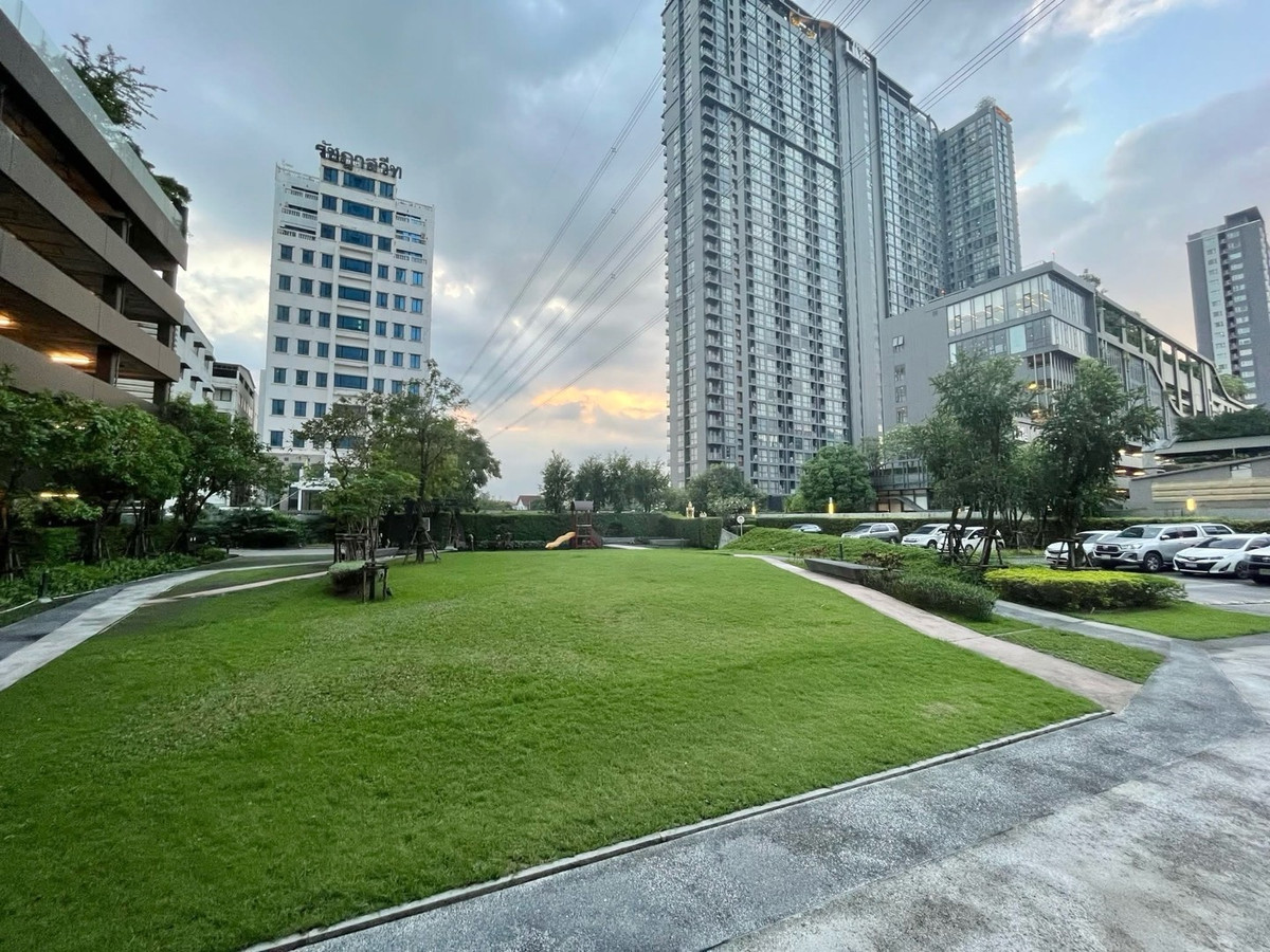 ให้เช่าคอนโดบางซื่อ วงศ์สว่าง เตาปูน : 📍โครงการ : The Parkland รัชดา - วงศ์สว่าง
🚝 ใกล้ : MRT สถานีวงศ์สว่าง 50 เมตร
💵 ราคาเช่า : 15,000 บาท / เดือน