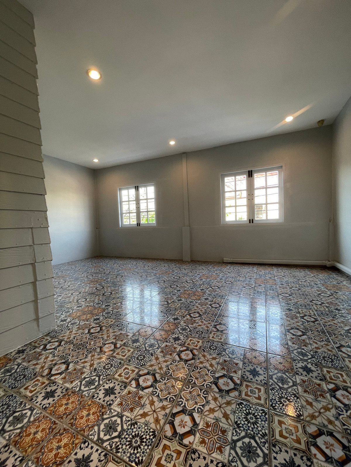 For RentShop HousePattanakan, Srinakarin : 3-storey commercial building for rent, next to Krungthep Kreetha Road, Soi 7, size 26 square meters, upper floor has 5 bedrooms, suitable for doing business. Beauty Clinic, Spa / Wellness, Full Service Beauty Salon Homey style cafe